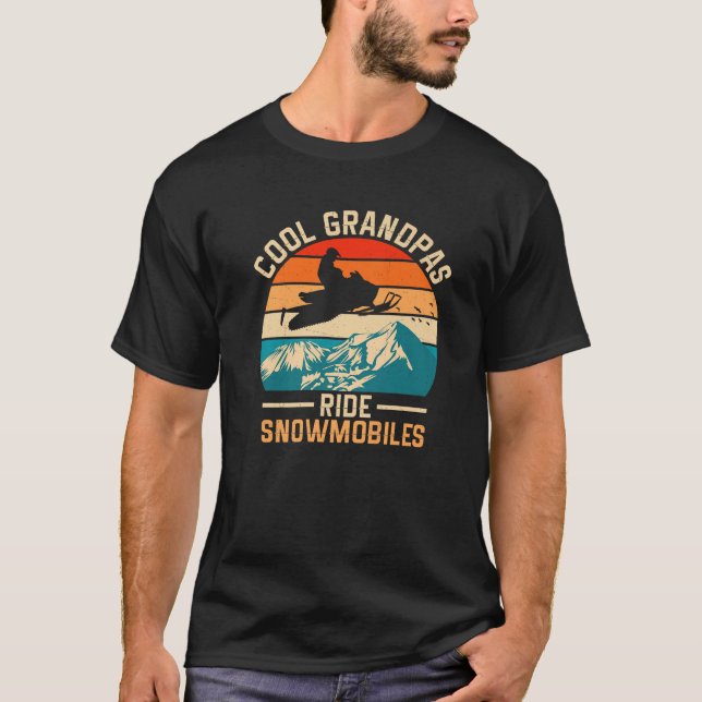 Camiseta Mens Cool Grandpas Ride Snowmobiles Retro Funny Wi (Anverso)