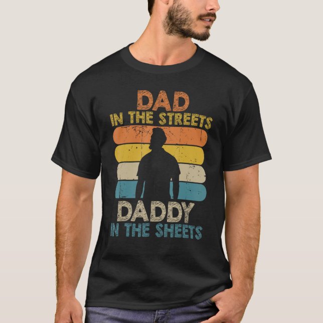 Camiseta Mens Dad In The Streets Daddy In The Sheets Funny  (Anverso)