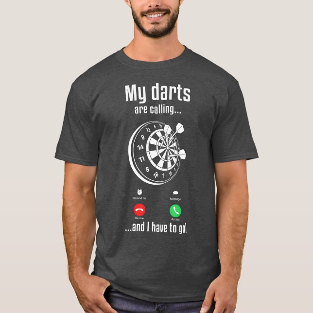 Camiseta Mens Dart Player Guay Mis Dardos Están Llamando Y  (Anverso)