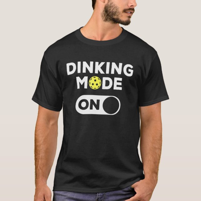Camiseta Mens Dinking Mode Pickleball Player Pickle Ball Da (Anverso)