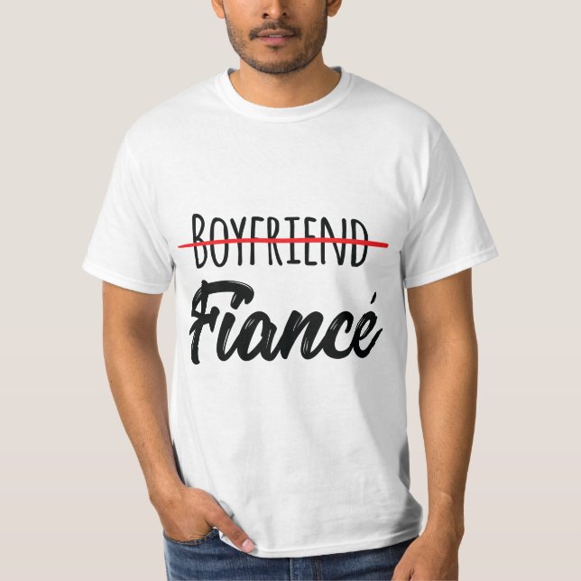 Camiseta Mens Engagement Announcemen Couples Boyfriend Fian (Anverso)