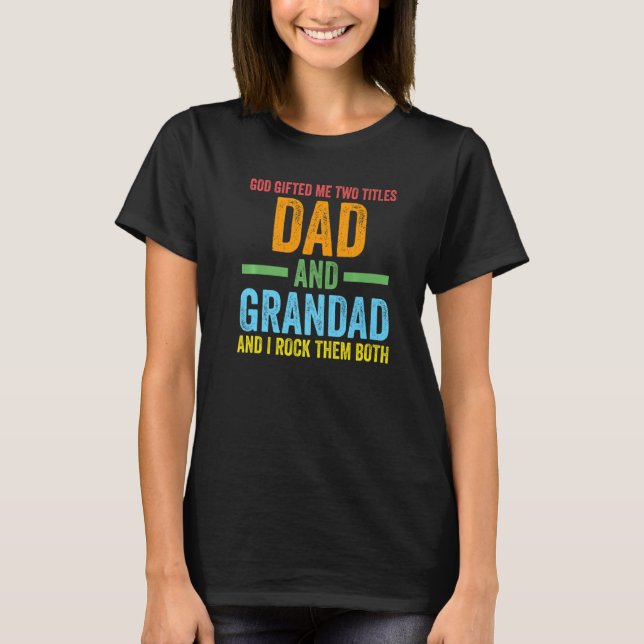 Camiseta Mens god gifted me two titles dad and grandad gran (Anverso)