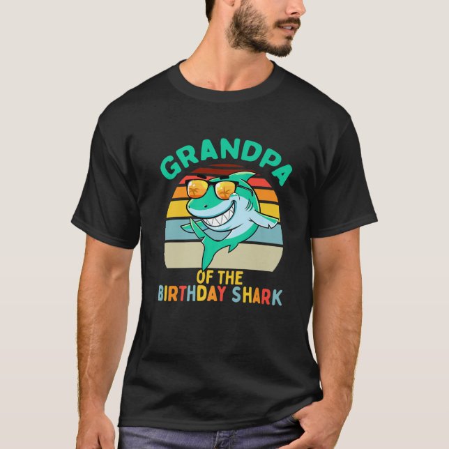 Camiseta Mens Grandpa Matching Family Shark Birthday (Anverso)