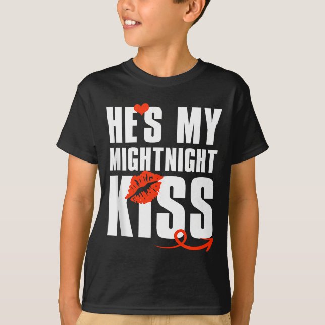 Camiseta Mens He's My Midnight Kiss Happy New Year Matching (Anverso)