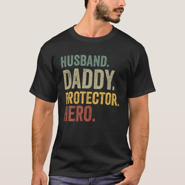 Camiseta Mens Husband Daddy Protector Hero Father's Day (Anverso)