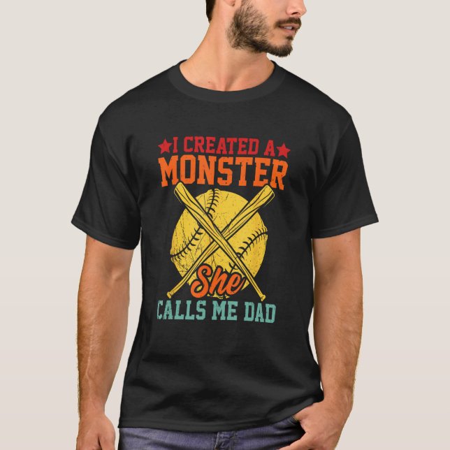 Camiseta Mens I Created A Monster She Calls Me Dad Softball (Anverso)
