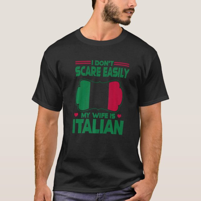 Camiseta Mens I Dont Scare Easily My Wife Is Italian Me Pro (Anverso)