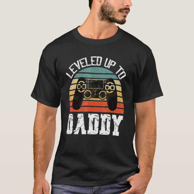 Camiseta Mens I Leveled Up To Dad 2023 Promoted To Daddy Le (Anverso)