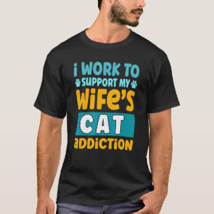 Camiseta Mens I Work To Support My Wife's Cat Addiction