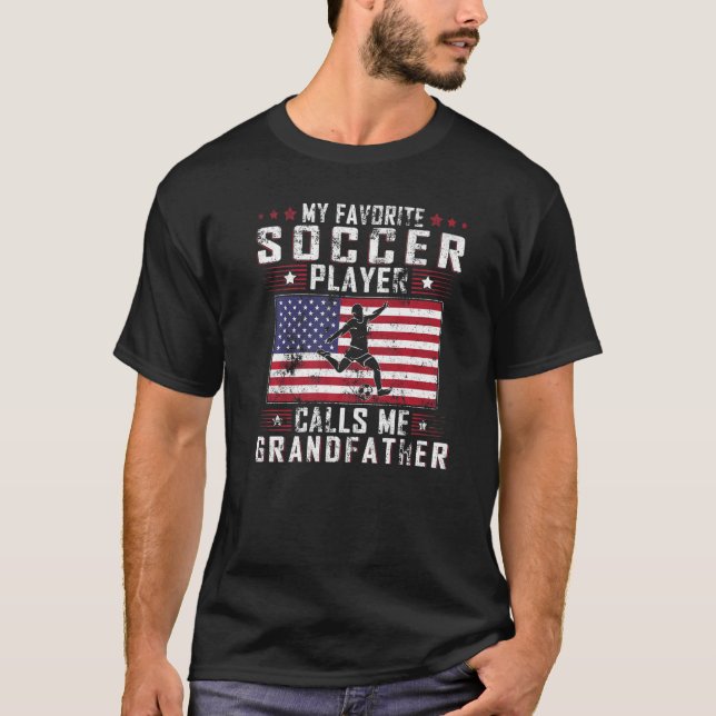 Camiseta Mens Mi jugador favorito de fútbol me llama abuelo (Anverso)