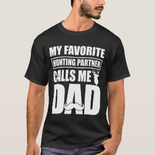 Camiseta Mens Mi pareja de caza favorita me llama Dad Funn