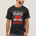 Camiseta Mens My Favorite Nurse Calls Me Grandpa Nursing Pa<br><div class="desc">Get this retro funny Nurse Dad tee as a Father's Day present from wife, mom, grandmother, grandma, sister, niece, or daughter for dad, daddy, stepdad, single dad, grandpa, grampa, papa, brother, papi, uncle, pepaw, pop, poppie who proud of Nurse! This t-shirt makes a great birthday gift for Grandpa students, RN,...</div>