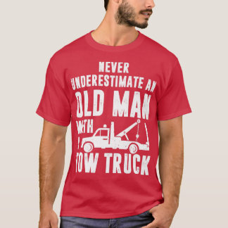 Camiseta Mens Never Underestimate An Old Man With A Tow Tru