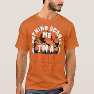 Camiseta Mens Nothing Scares Me I'm A Truck Driver Hallowee