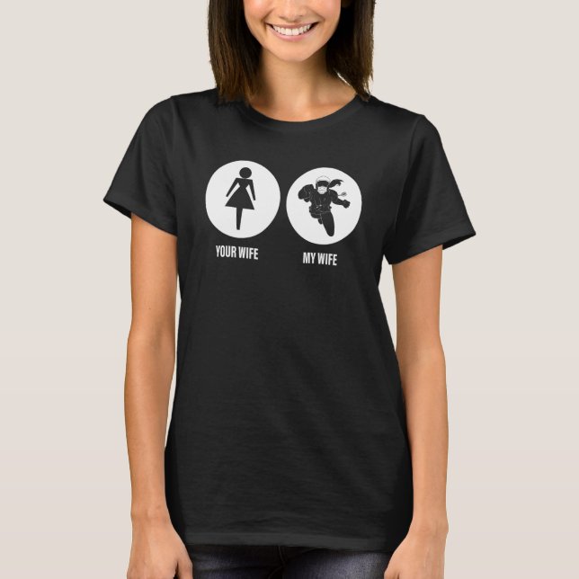 Camiseta Mens Nurse  Your Wife My Wife  Nurse Quote For Hus (Anverso)