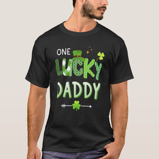 Camiseta Mens One lucky daddy for St Patricks day family da (Anverso)