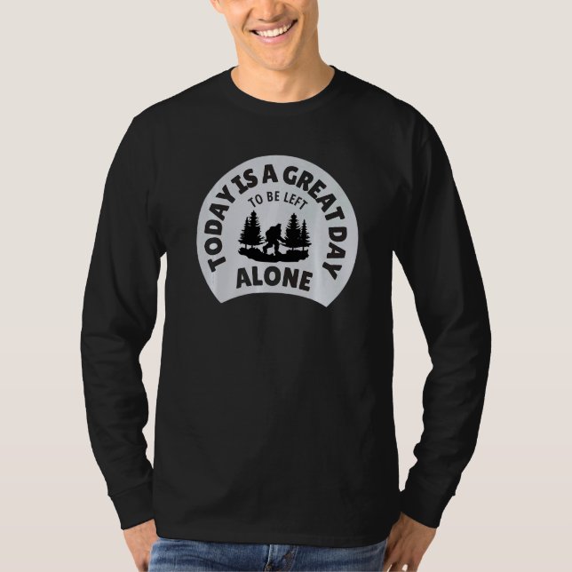 Camiseta Mens Outdoor Adventure Calling Sasquatch Big Foot  (Anverso)