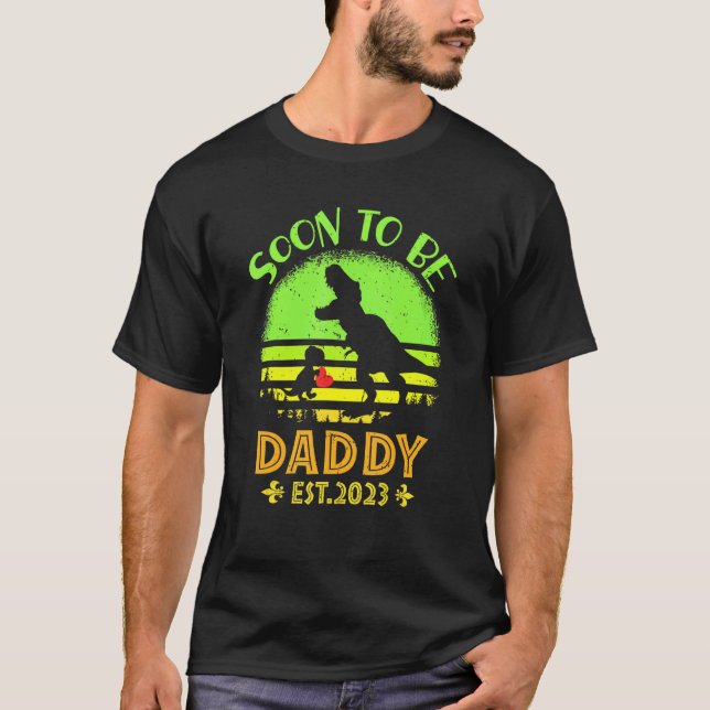Camiseta Mens Promoted to Daddy 2023 Soon To Be Dad 2023 (Anverso)