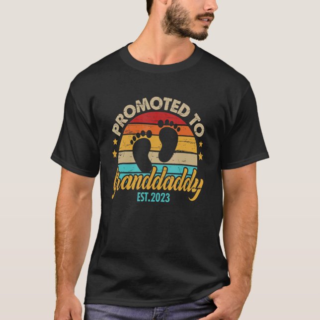 Camiseta Mens Promoted to Granddaddy 2023 Father's Day  Fir (Anverso)