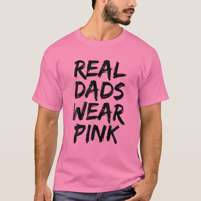 Camiseta Mens Real Dads Wear Pink Funny Father's Day (Anverso)