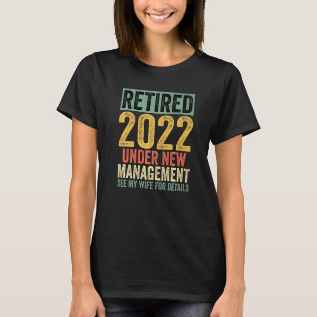 Camiseta Mens Retired 2022 Under New Management See Wife Da (Anverso)