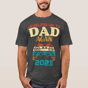 Camiseta Mens Retro Leveling Up To Dad Again 2023 Promoted