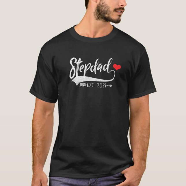 Camiseta Mens Stepdad Est. 2021: Padre Del Bebé Que Se Espe (Anverso)