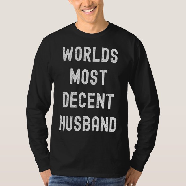 Camiseta Mens Worlds Most Decent Husband   Married Couple S (Anverso)