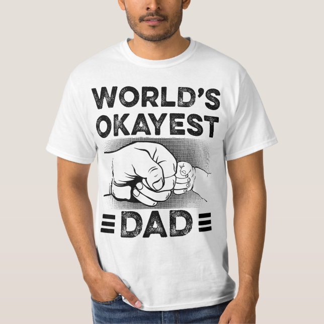 Camiseta Mens World's Okayest Dad  (Anverso)