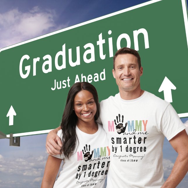 Camiseta Mensaje de la graduación de papá del ultrasonido B (Message from the Bump Ultrasound Mom Graduation Class of 2024 Funny Pregnancy Announcement Design)