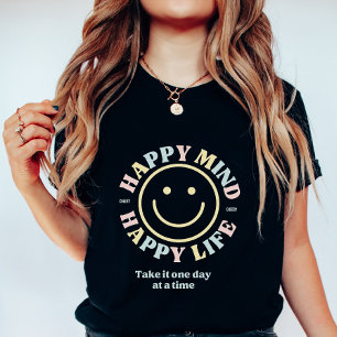 Camiseta Mente Feliz Vida Feliz, Tómelo un Día a la Vez 