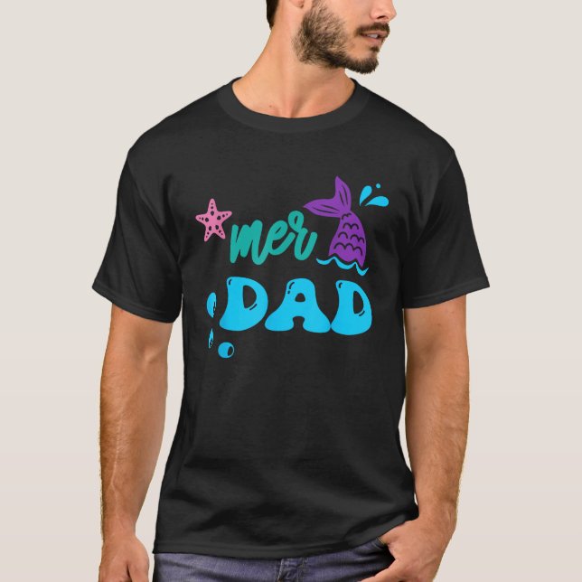 Camiseta Mer Dad Mermaid Matando Regalos Familiares (Anverso)