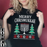 Camiseta Merry Chrismukkah Hanukkah Jewish Chanukah<br><div class="desc">Feliz Chrismukkah Camisa de Navidades judíos Chanukah Hanukkah. Esta camisa hace un regalo divertido para la temporada navideña para la familia y los amigos.</div>