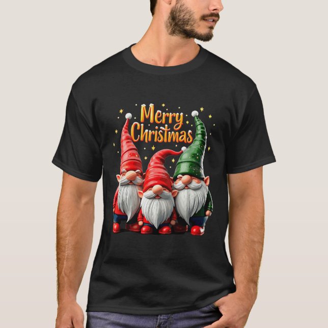 Camiseta Merry Christmas Gnomes Cozy Winter Gatherings  (Anverso)
