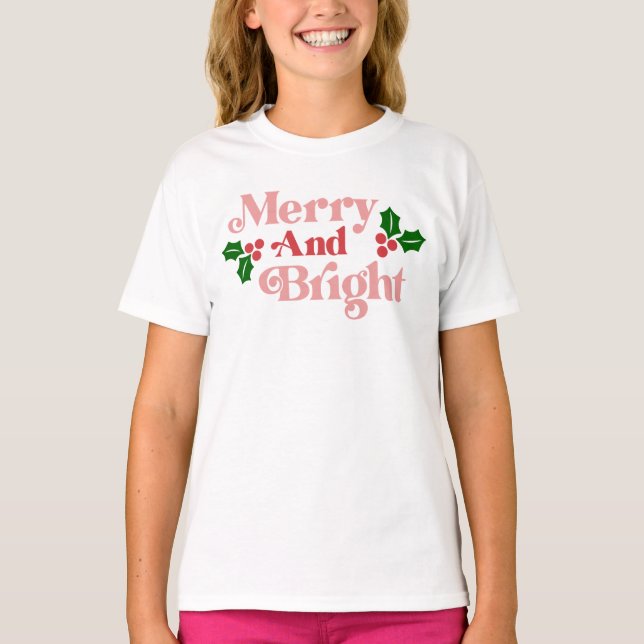 Camiseta Merry y Bright - Tipografía clásica de vacaciones (Anverso)