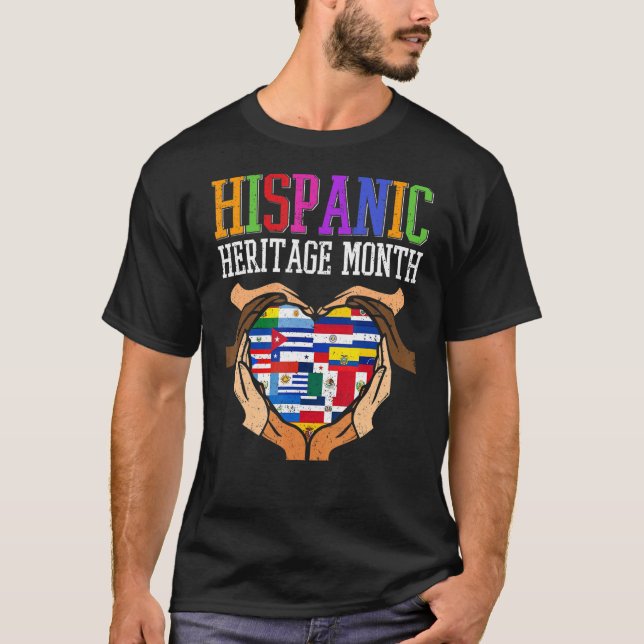 Camiseta Mes de Patrimonio Hispano Manos Corazón Latino Con (Anverso)