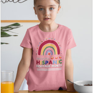 Camiseta Mes del patrimonio hispano: arcoiris y banderas
