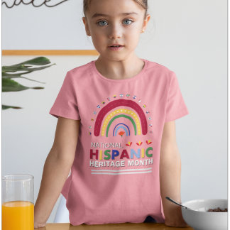 Camiseta Mes del patrimonio hispano: arcoiris y banderas