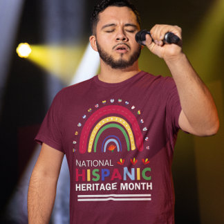 Camiseta Mes del patrimonio hispano: arcoiris y banderas