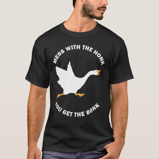 Camiseta Mess The Honk You Get The Bonk Memes Goose Meme (Anverso)