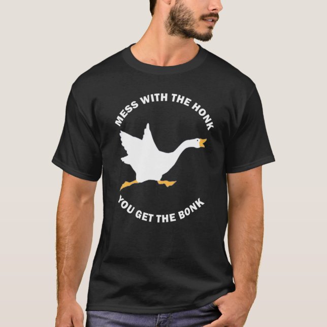 Camiseta Mess The Honk You Get The Bonk Memes Goose Meme (Anverso)