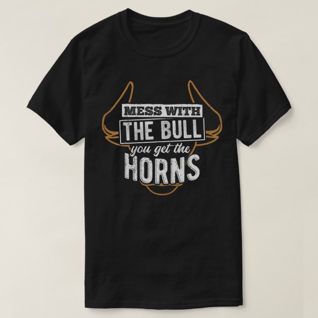 Camiseta Mess with the bull you get the horns  bullfighter  (Diseño del anverso)