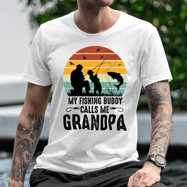 Camiseta Mi amigo pescador me llama abuelo (Subido por el creador)
