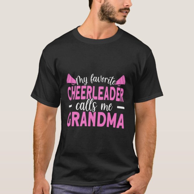 Camiseta Mi animadora favorita me llama abuelita (Anverso)