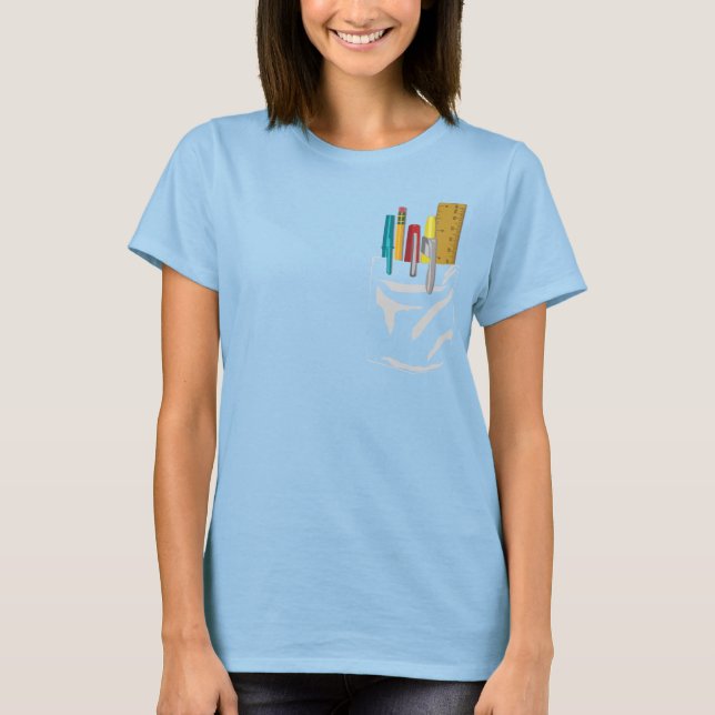 Camiseta Mi Bolsillo. Mis Plumas. (blanco) (Anverso)