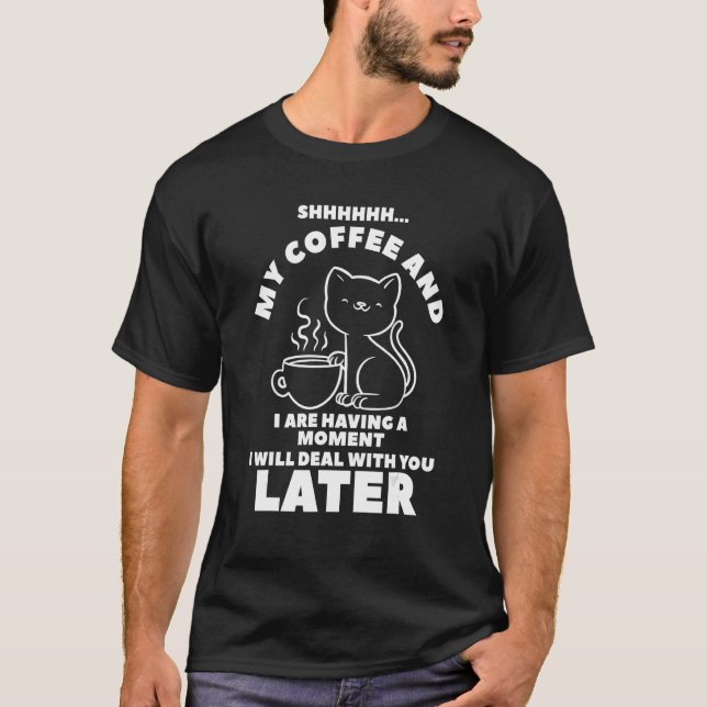 Camiseta Mi Café Y Yo Estamos Teniendo Un Momento En El Que (Anverso)