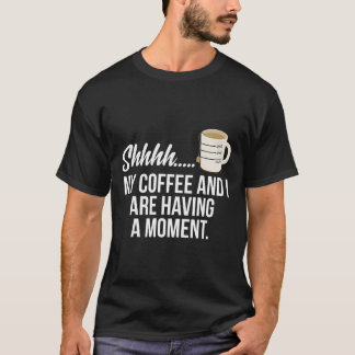 Camiseta Mi Café Y Yo Estamos Teniendo Un Momento Para El C