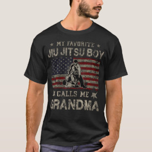 Camiseta Mi chico favorito de Jiu Jitsu me llama abuela Mad