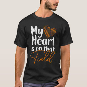 Camiseta Mi Corazón De Baloncesto Mamá Y Papá Está En Ese C