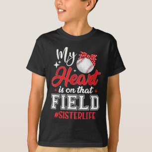 Camiseta Mi Corazón Está En Esa Hermana Del Béisbol.